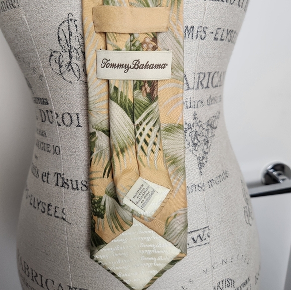 Tommy Bahama Tropical Silk Tie - Picture 4 of 7